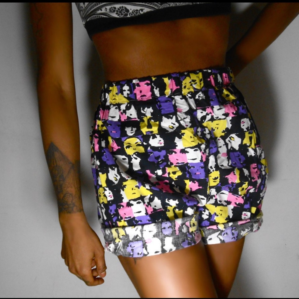 1990s Pop Art High Waist Shorts Long Cuff Rolled Short Warhol Graphic T Shirt 90 - Picture 17 of 17